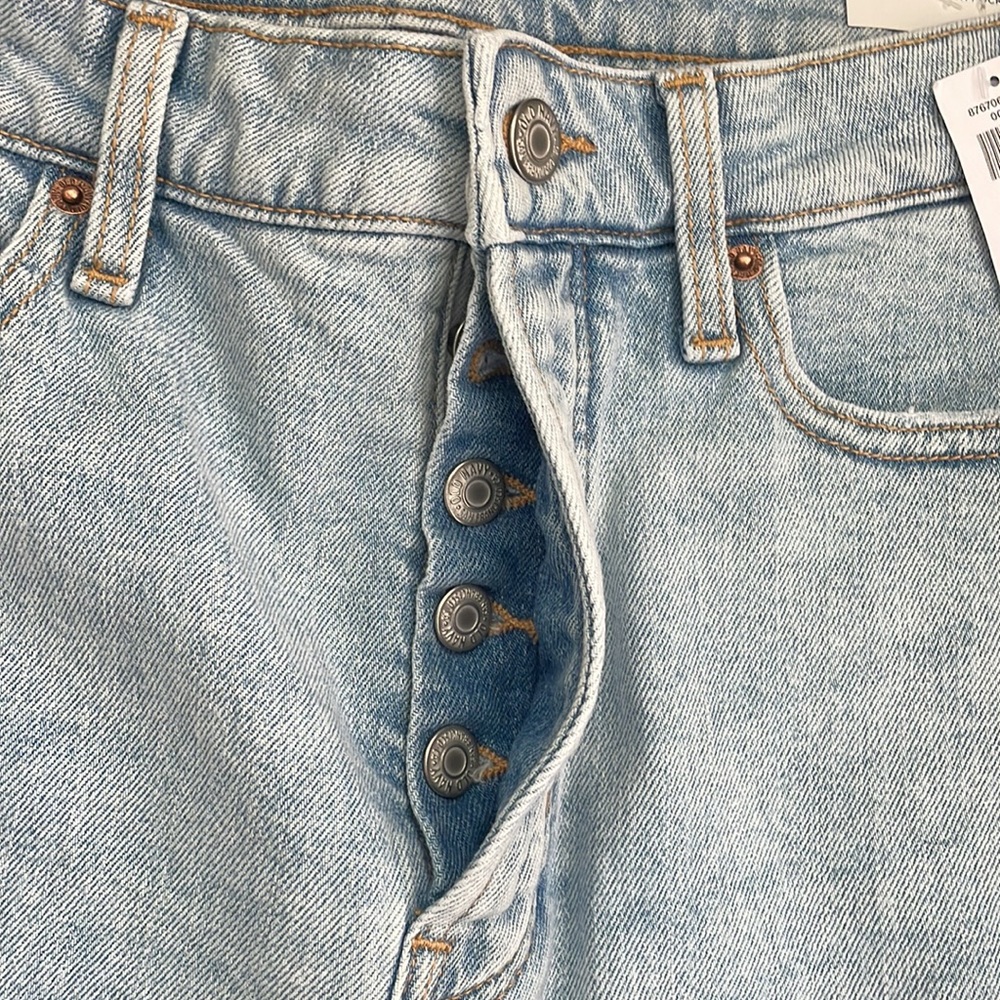BNWT old navy straight high rise 5” denim shorts - Picture 3 of 4